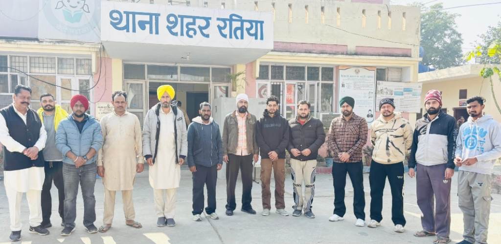 रतिया क्षेत्र के किसानो द्वारा बिजली के तारों व अन्य सामग्री की  दर्ज एफआईआर के संबंध में  पुलिस थाना से मांग